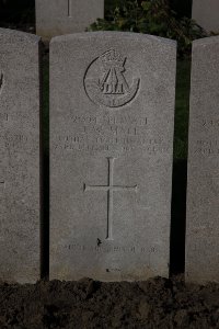 Lijssenthoek Military Cemetery - Marr, J W