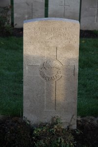 Lijssenthoek Military Cemetery - Mathews, Peter Joseph