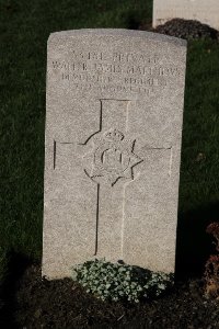 Lijssenthoek Military Cemetery - Matthews, Walter James
