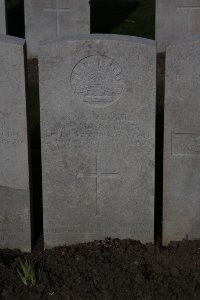 Lijssenthoek Military Cemetery - McCallum, John Victor