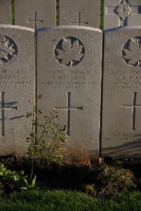 Lijssenthoek Military Cemetery - McIlroy, S