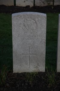 Lijssenthoek Military Cemetery - McIlwraith, A
