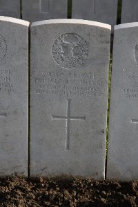 Lijssenthoek Military Cemetery - McIntyre, Donald
