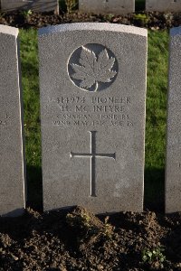 Lijssenthoek Military Cemetery - McIntyre, Hugh