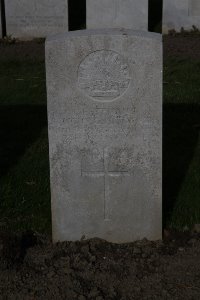 Lijssenthoek Military Cemetery - McKenzie, Robert McNeil Crawford
