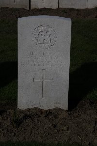 Lijssenthoek Military Cemetery - McLean, William James