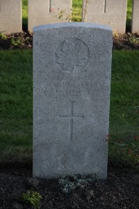Lijssenthoek Military Cemetery - McLennan, William Norman