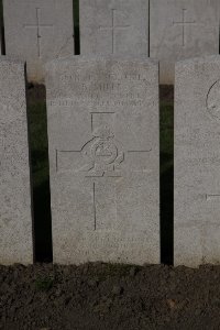 Lijssenthoek Military Cemetery - Mills, Bertie