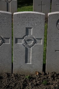 Lijssenthoek Military Cemetery - Mills, George James
