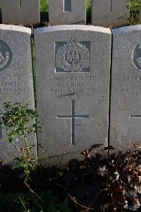 Lijssenthoek Military Cemetery - Mills, R J