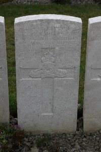 Lijssenthoek Military Cemetery - Milne, G R