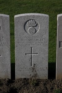 Lijssenthoek Military Cemetery - Mitchener, D W A