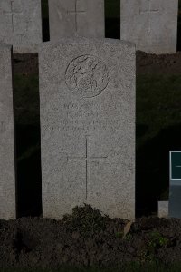 Lijssenthoek Military Cemetery - Moates, Benjamin