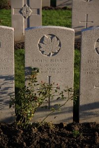 Lijssenthoek Military Cemetery - Moody, Roy
