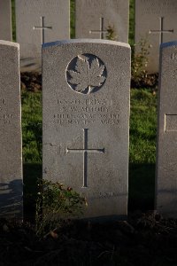 Lijssenthoek Military Cemetery - Moody, Stanley William