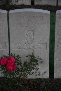 Lijssenthoek Military Cemetery - Moore, Frank