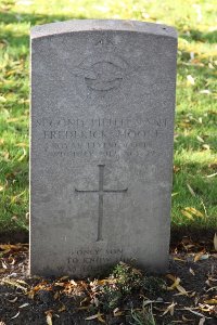 Lijssenthoek Military Cemetery - Moore, Frederick