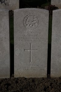 Lijssenthoek Military Cemetery - Moore, J