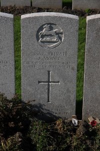 Lijssenthoek Military Cemetery - Moore, James