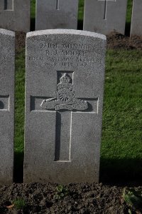 Lijssenthoek Military Cemetery - Moore, J