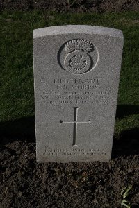 Lijssenthoek Military Cemetery - Morris, Tom Bernard