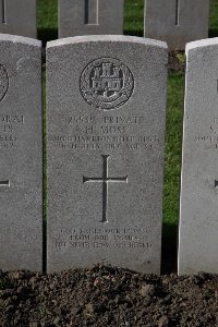 Lijssenthoek Military Cemetery - Moss, H