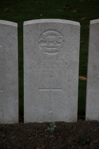 Lijssenthoek Military Cemetery - Mould, Frederick Charles Garner