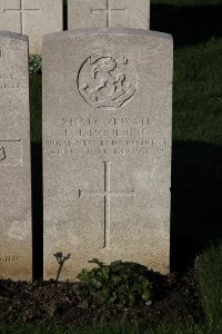 Lijssenthoek Military Cemetery - Moulding, Ernest James