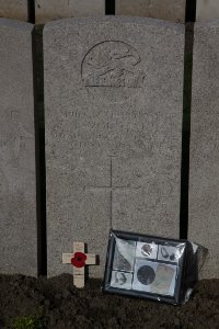 Lijssenthoek Military Cemetery - Mountain, T