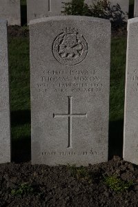 Lijssenthoek Military Cemetery - Moxon, Thomas