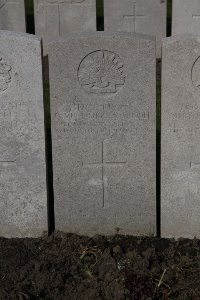 Lijssenthoek Military Cemetery - Muddle, Osmund Shirley