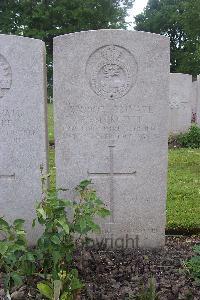 Lijssenthoek Military Cemetery - Murcutt, Frederick