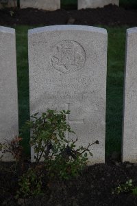 Lijssenthoek Military Cemetery - Newbon, F E