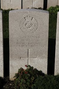Lijssenthoek Military Cemetery - Newlands, R Y