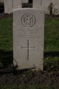 Lijssenthoek Military Cemetery - Newman, R