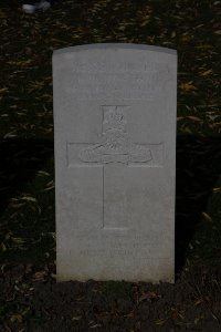 Lijssenthoek Military Cemetery - Newton, R H