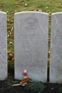 Lijssenthoek Military Cemetery - Nicholls, William Henry Laurance