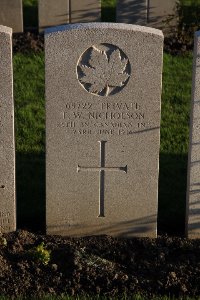 Lijssenthoek Military Cemetery - Nicholson, T W