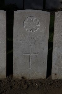 Lijssenthoek Military Cemetery - Oakley, Thomas
