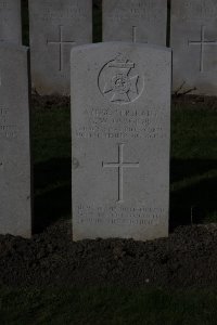 Lijssenthoek Military Cemetery - Osborne, G W
