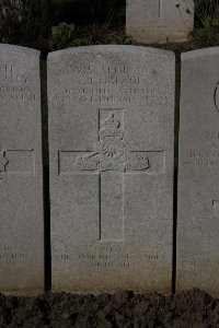Lijssenthoek Military Cemetery - Oxlade, E J