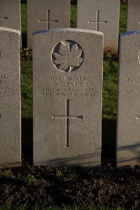 Lijssenthoek Military Cemetery - Park, Leslie Thomas