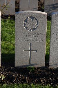 Lijssenthoek Military Cemetery - Parker, E J