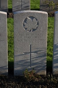 Lijssenthoek Military Cemetery - Parkhurst, L