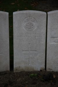 Lijssenthoek Military Cemetery - Parry, Llewelyn