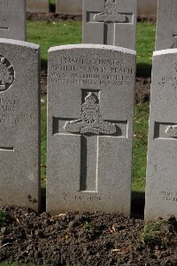 Lijssenthoek Military Cemetery - Peach, Arthur Francis