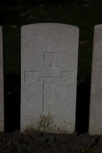Lijssenthoek Military Cemetery - Peach, Fredrick