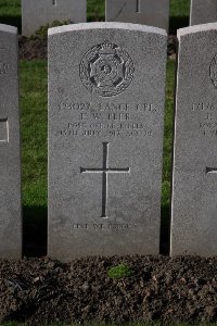 Lijssenthoek Military Cemetery - Peer, E W