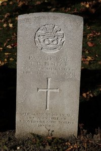 Lijssenthoek Military Cemetery - Perfect, T H