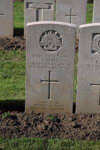 Lijssenthoek Military Cemetery - Perry, Frank